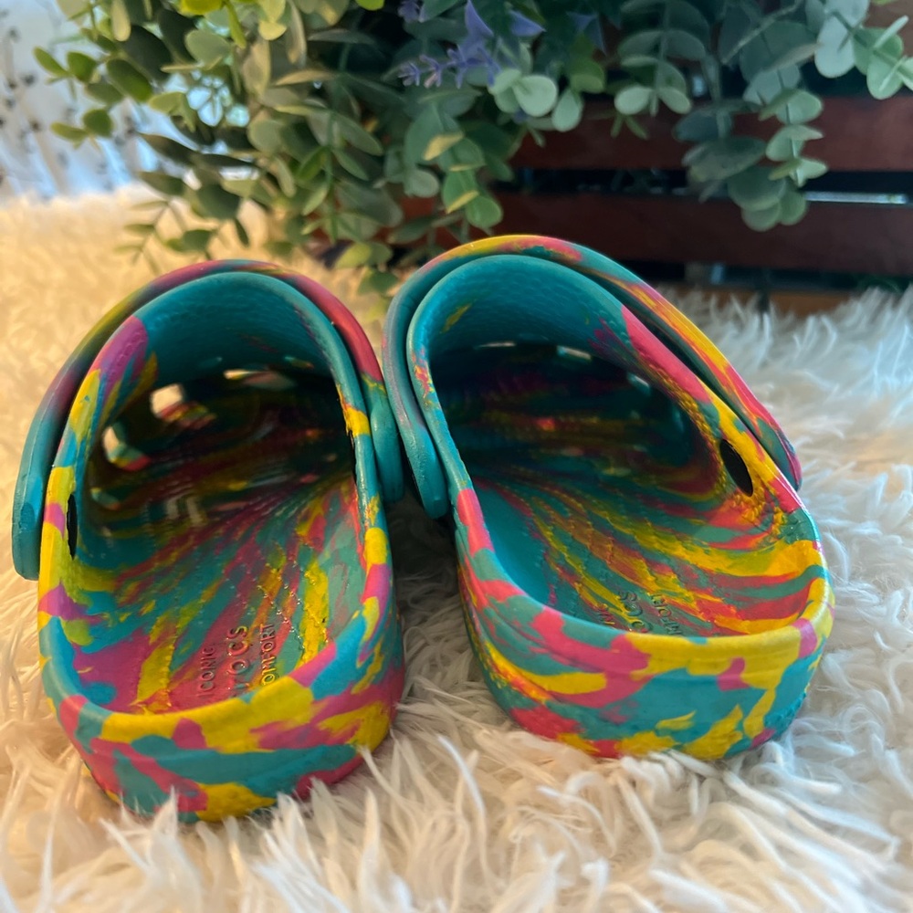 Crocs Kids Colorful Clogs in GUC size 10 - Picture 6 of 9